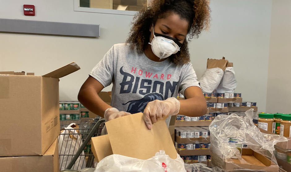HUASB Student working food pantry